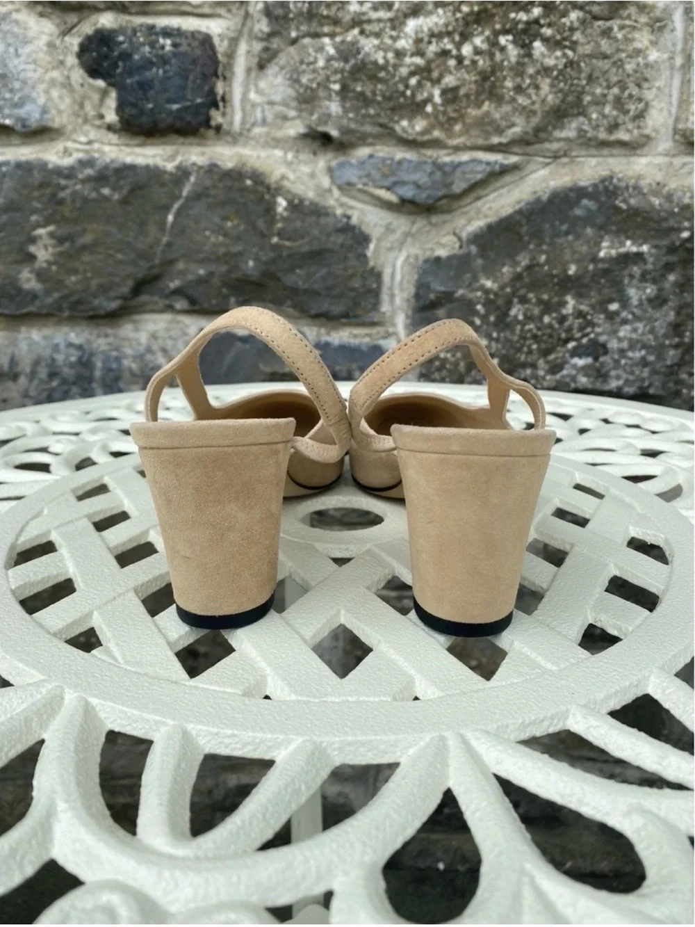 CHANEL elegant slingback